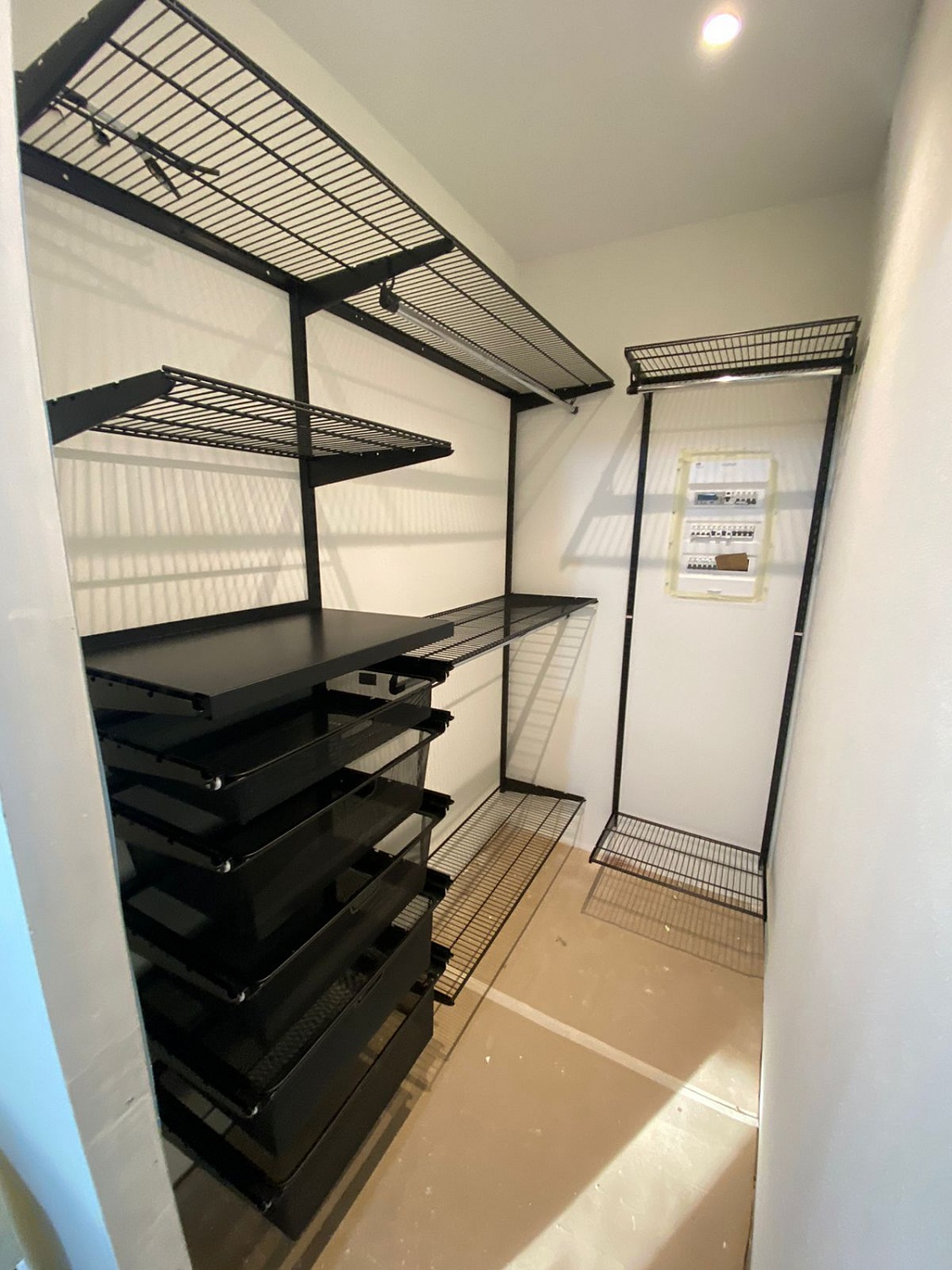 Гардеробная в черном цвете