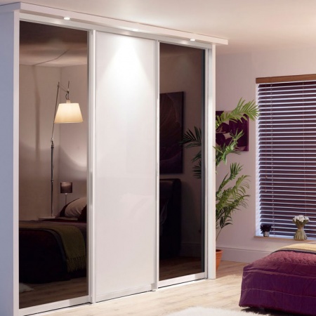 Двери-купе с зеркалом Бронза и белым ЛДСП в профиле Стандарт Белый глянец