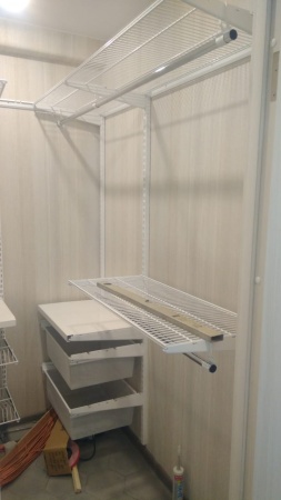 Гардеробная система №32 с мелко сетчатой корзиной 