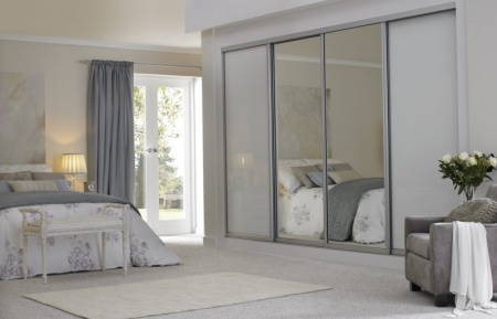 Двери-купе в профиле Акка Серебро анод с зеркалами и панелями