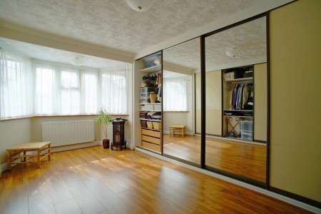 Широкие двери-купе в профиле Стандарт Дуб Галифакс